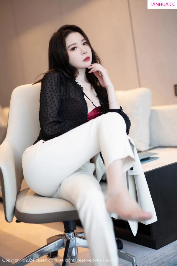 梦心玥  [XiuRen]高清写真图 2024.04.08 No.8354 梦心玥 丝袜美腿第34张图片